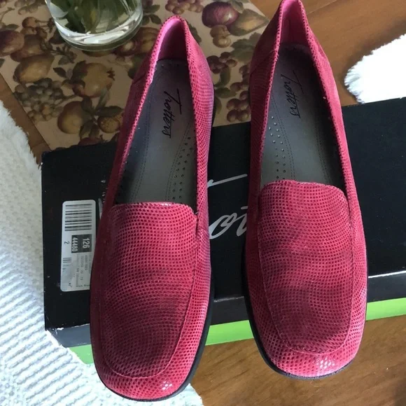 WOMEN'S TROTTERS JENN MINI DOTS FLATS 9N narrow (new in box) - Picture 2 of 11